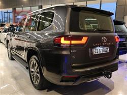 تۆیۆتا لاند کروزەر